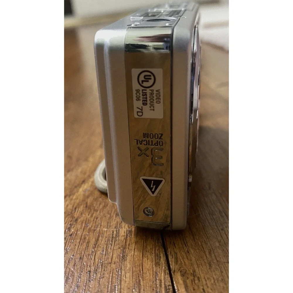 Sony Cyber-Shot DSC-W55 Silver 7.2 Mega Pixels Digital Camera Battery & Charger